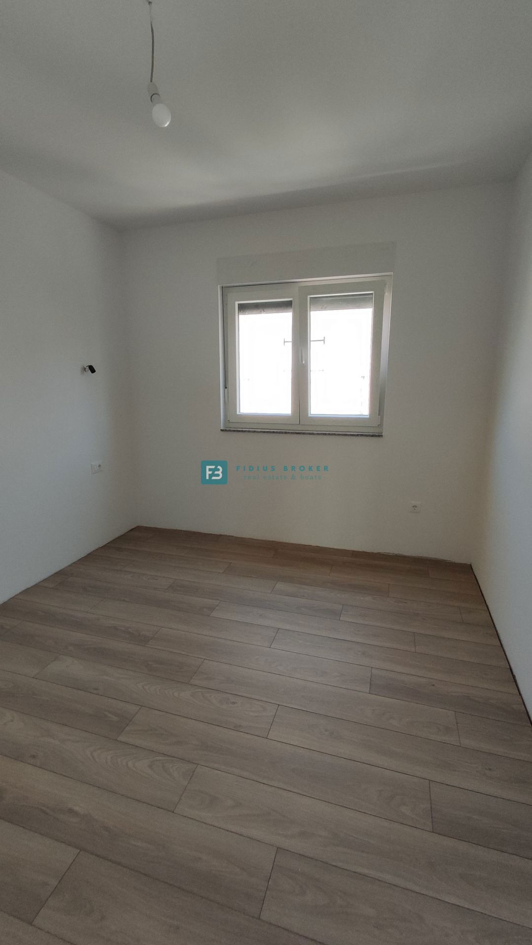 VODICE, novogradnja, 200 m do plaže, dvoetažni apartma, terasa