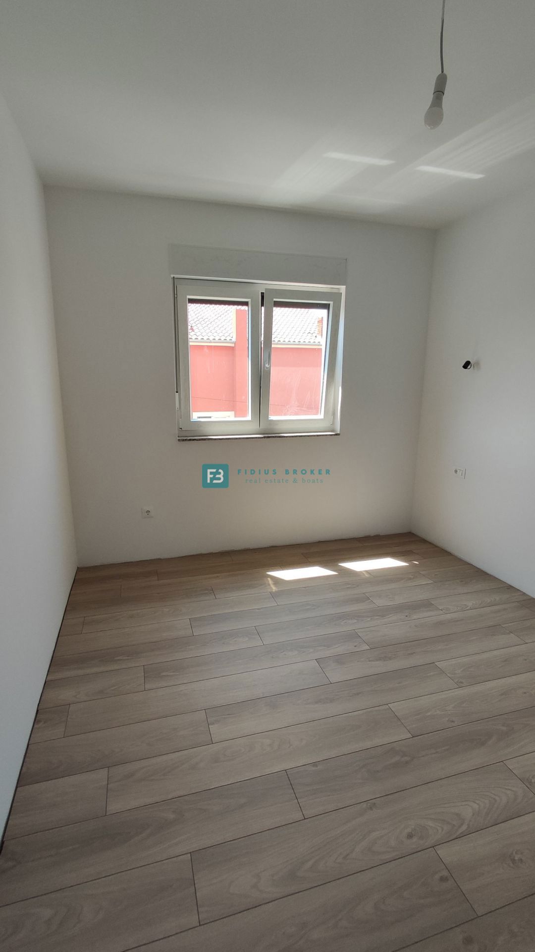VODICE, novogradnja, 200 m do plaže, dvoetažni apartma, terasa