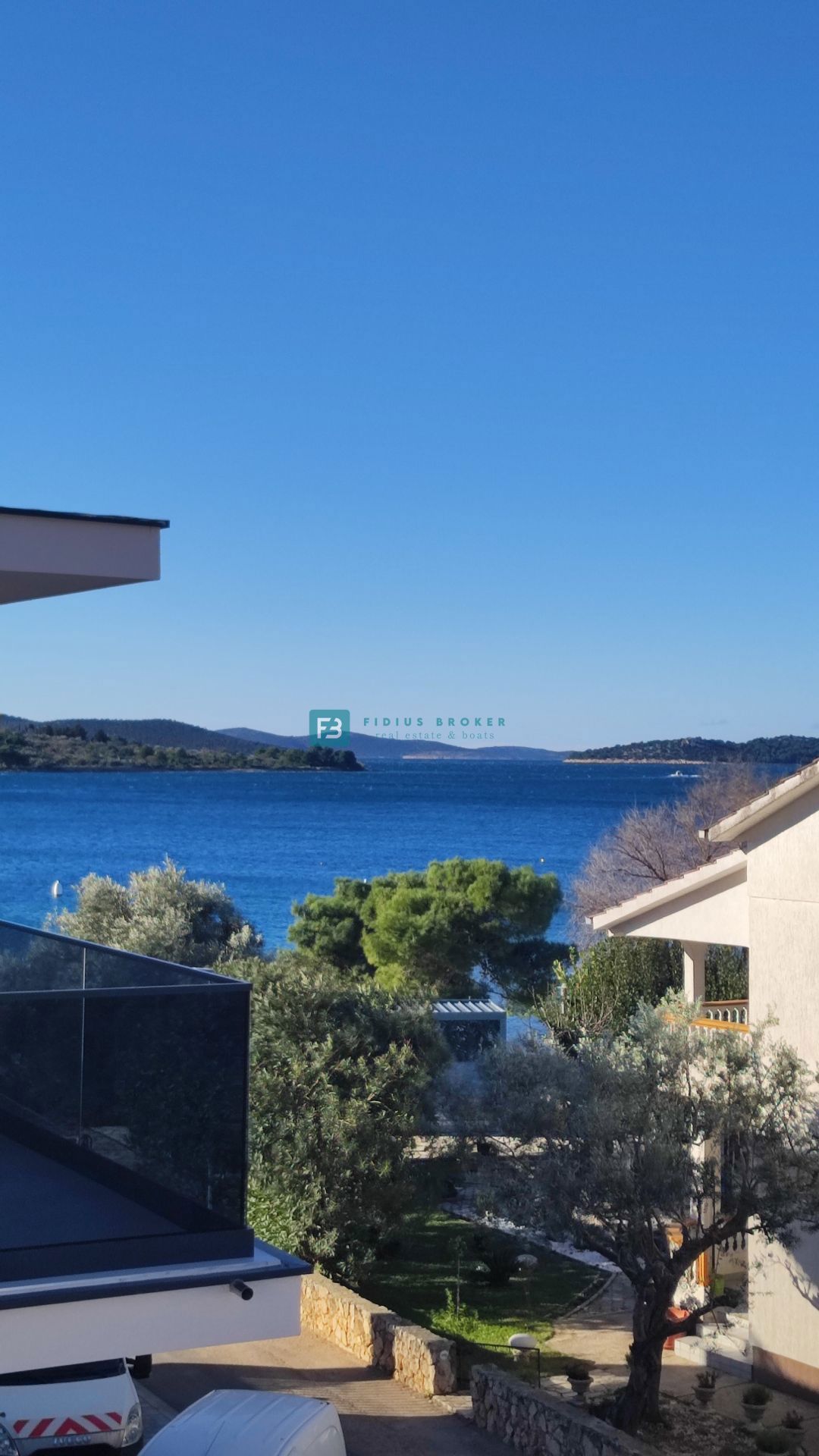 SRIMA, novo, 2. vrsta do morja, dvoetažno stanovanje, strešna terasa, S7