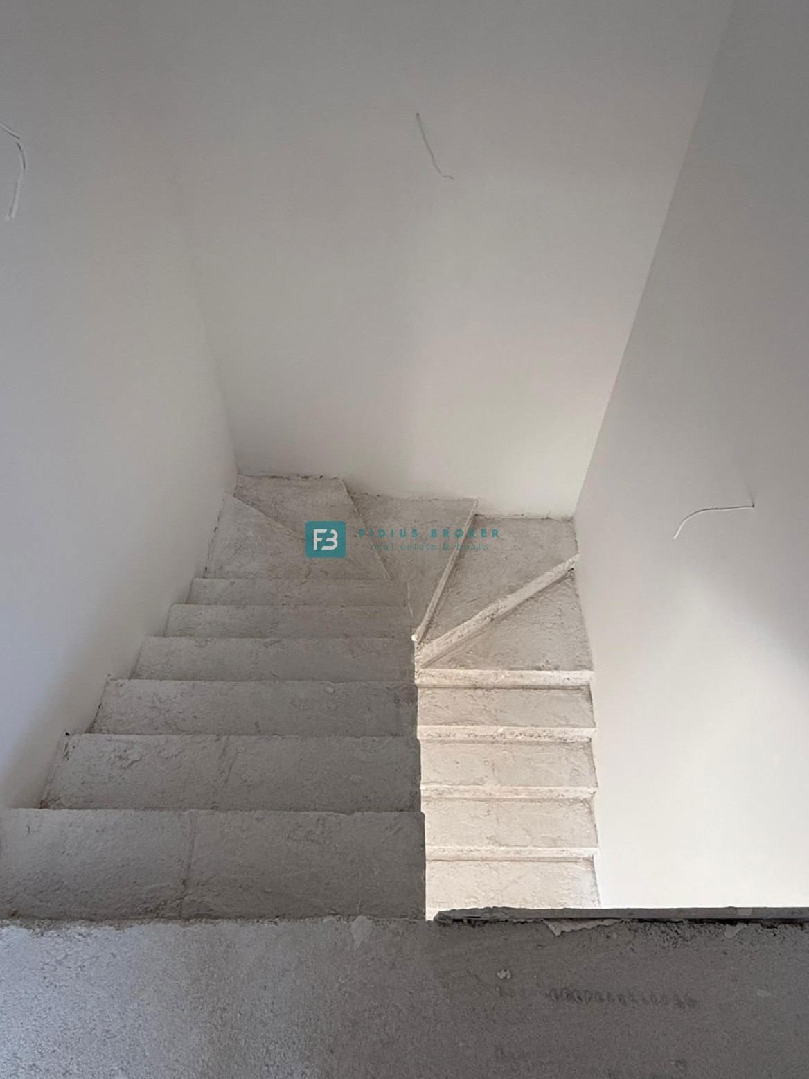 VODICE, novogradnja, dvojček, vrt 166 m2, mirna lokacija, S2