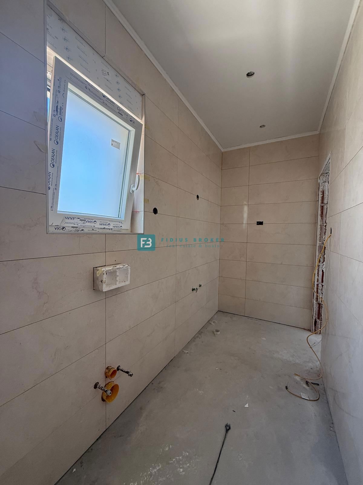 VODICE, novogradnja, dvojček, vrt 166 m2, mirna lokacija, S2