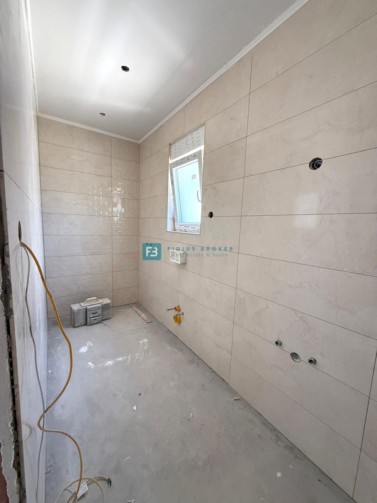 VODICE, novogradnja, dvojček, vrt 166 m2, mirna lokacija, S2
