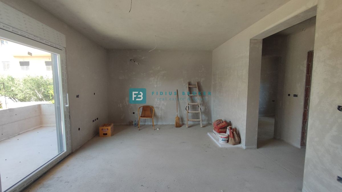 VODICE, novogradnja, pritličje, vrt 84 m2, 2 spavaće sobe