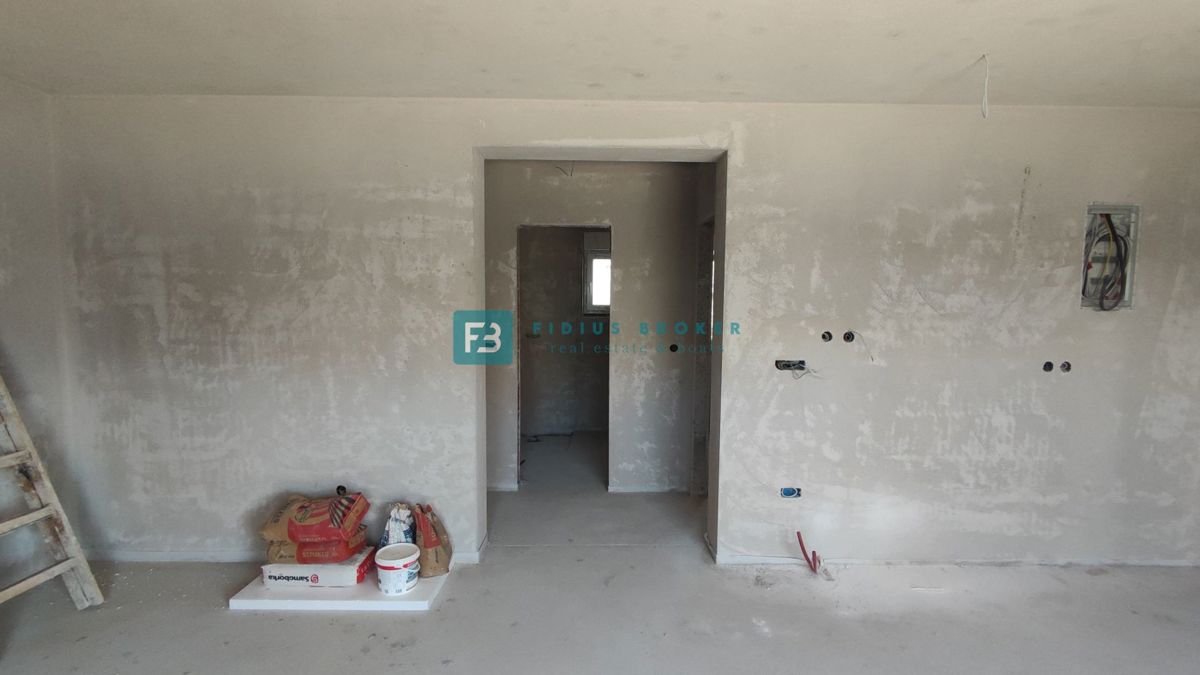 VODICE, novogradnja, pritličje, vrt 84 m2, 2 spavaće sobe