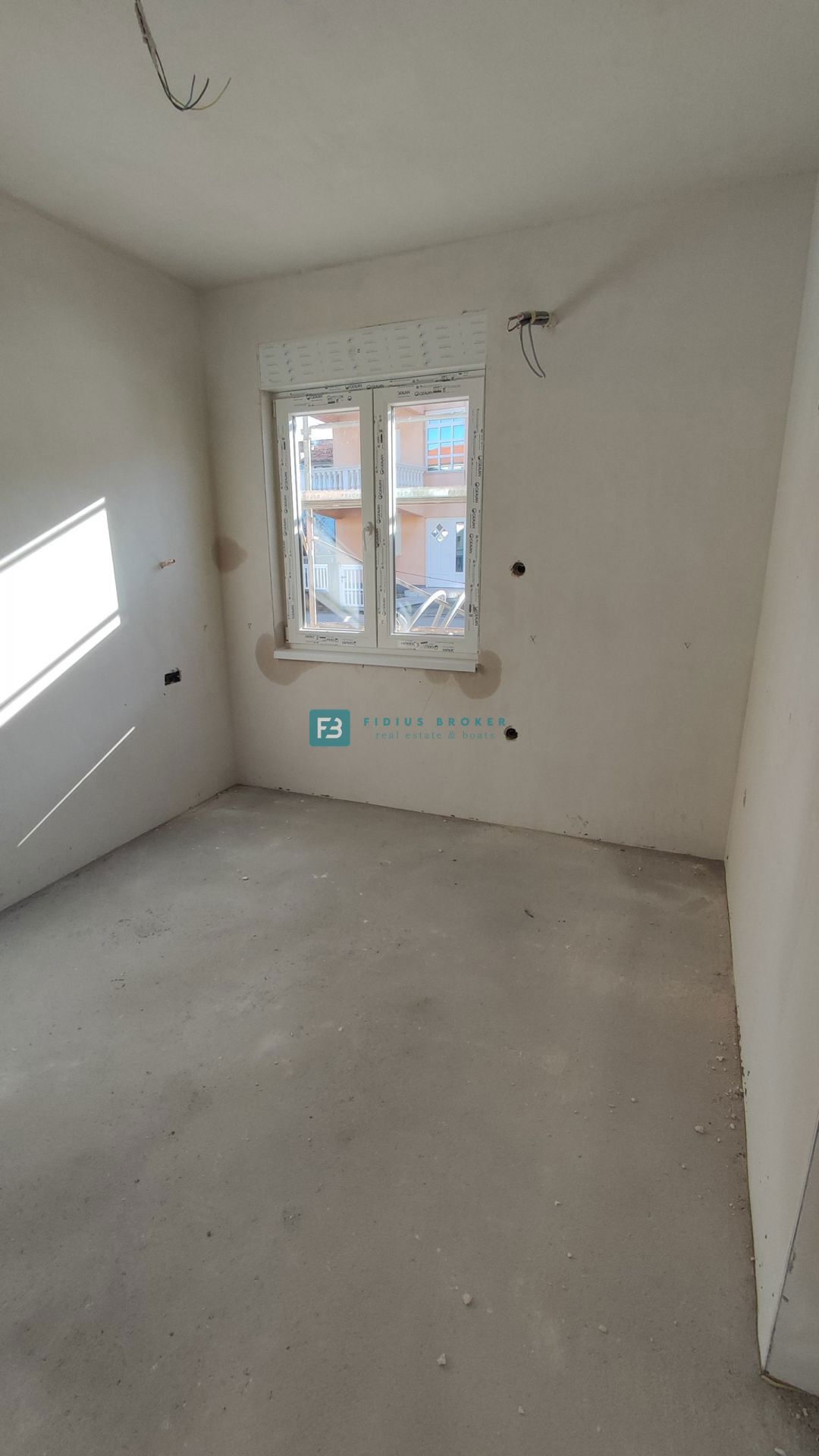 VODICE, novogradnja, pritličje, 650 m do plaže