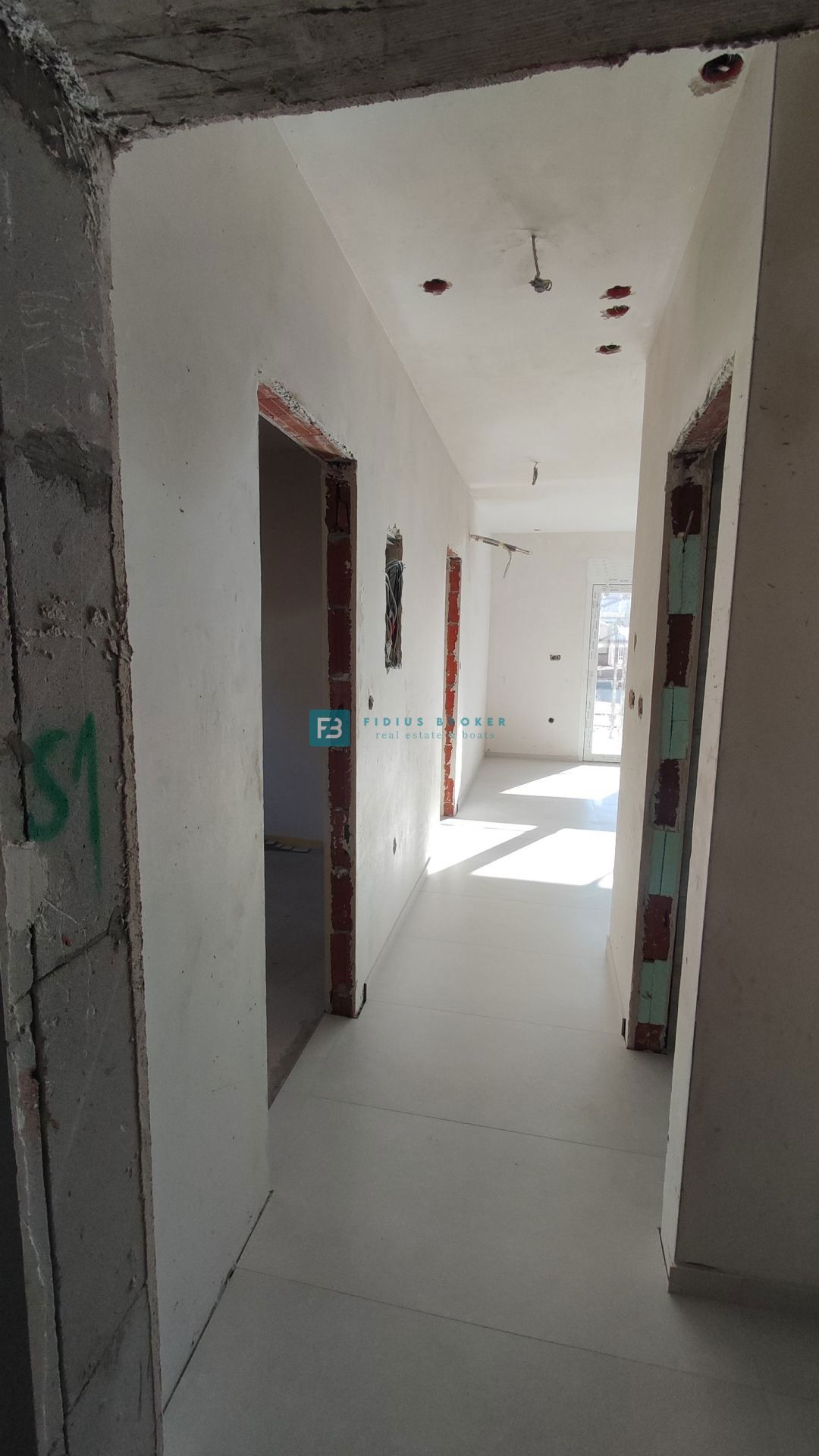 VODICE, novogradnja, pritličje, 650 m do plaže