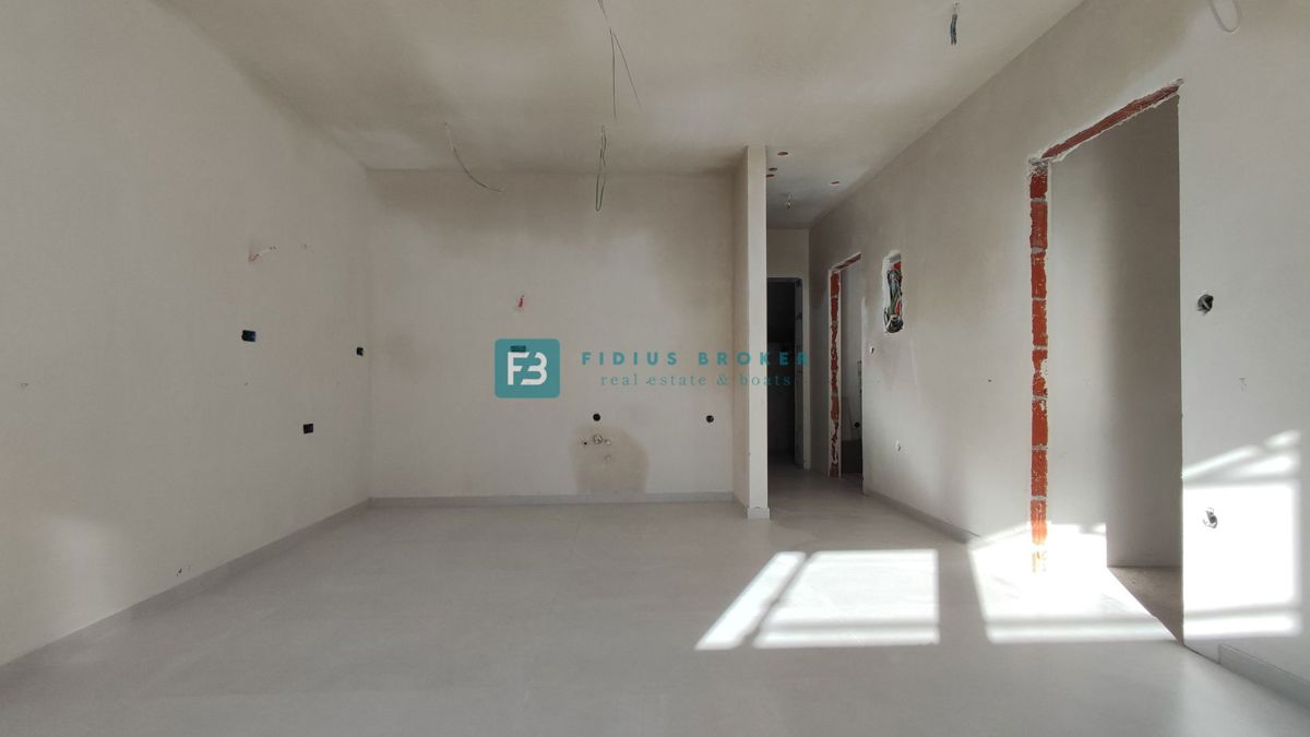 VODICE, novogradnja, pritličje, 650 m do plaže