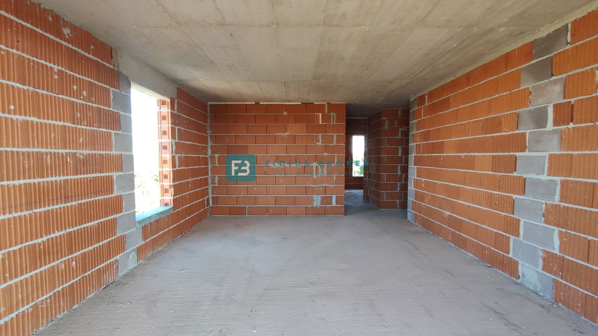 VODICE, novogradnja, 1. nadstropje, pogled na morje, 2 spalnici