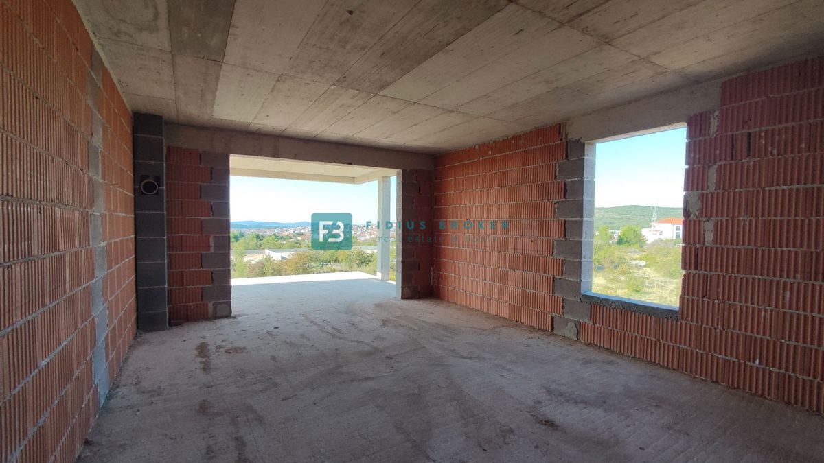 VODICE, novogradnja, 1. nadstropje, pogled na morje, 2 spalnici