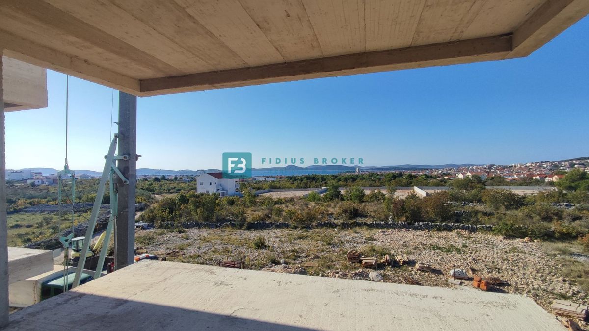 VODICE, novogradnja, 1. nadstropje, pogled na morje, 2 spalnici