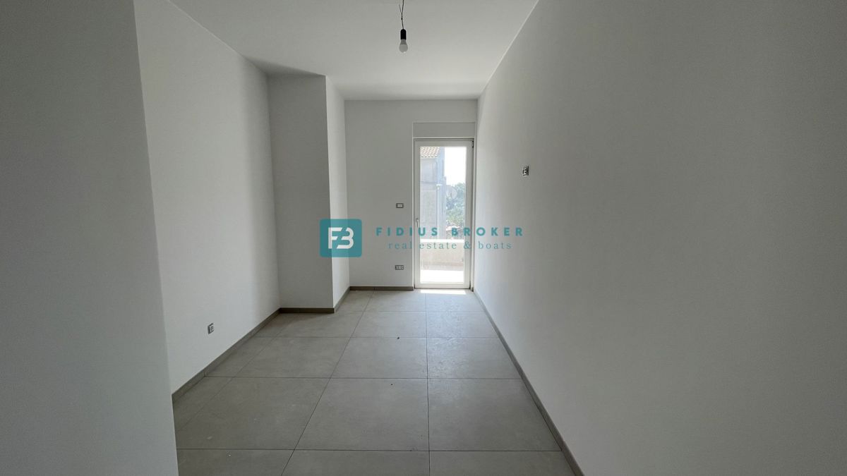 VODICE, novo, luksuzno stanovanje, vrhunska lokacija, 50 m do plaže, 1. nadstropje, terasa, dvigalo