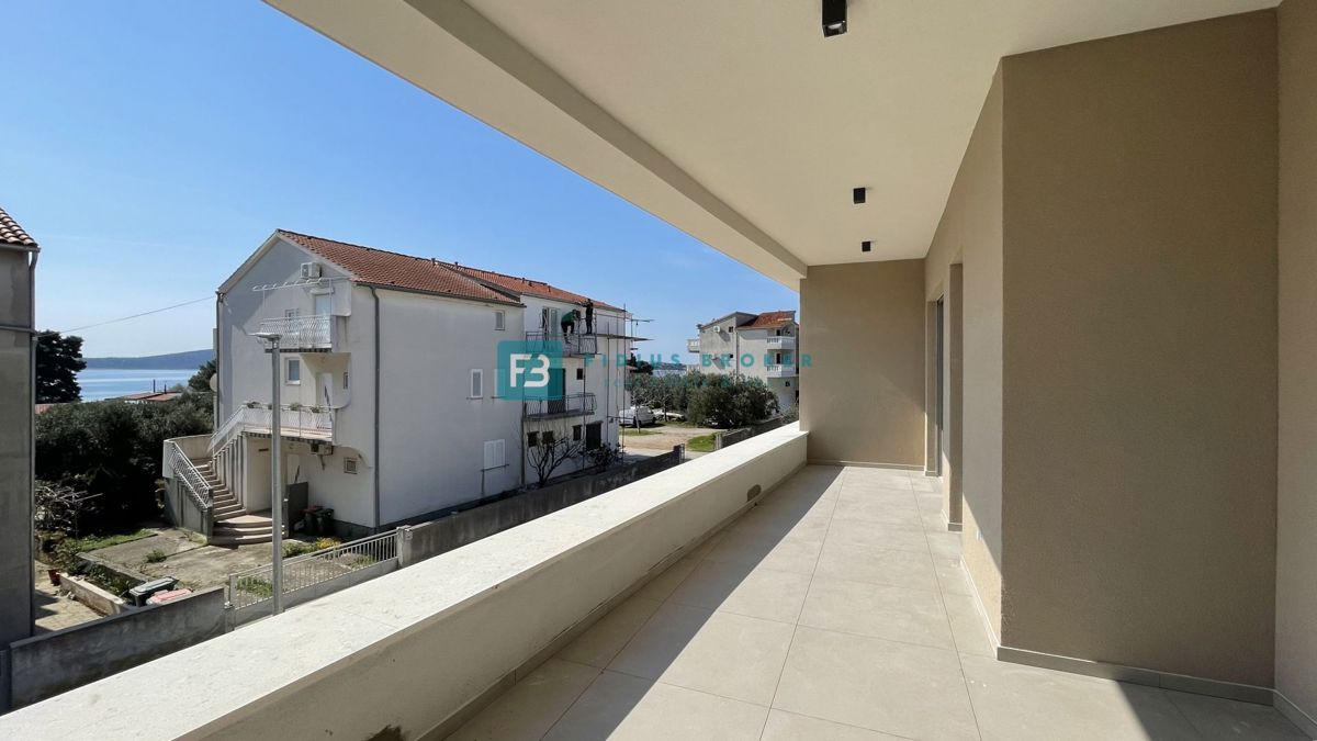 VODICE, novo, luksuzno stanovanje, vrhunska lokacija, 50 m do plaže, 1. nadstropje, terasa, dvigalo