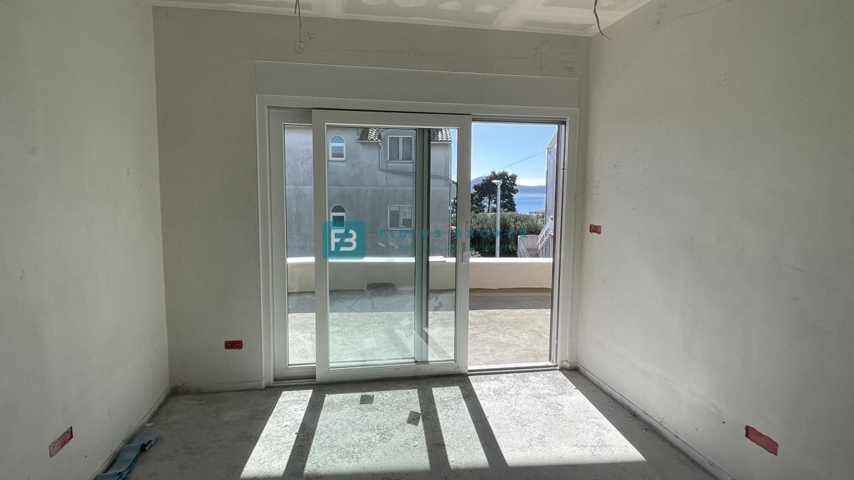 VODICE, novo, luksuzno stanovanje, vrhunska lokacija, 50 m do plaže, 1. nadstropje, terasa, dvigalo