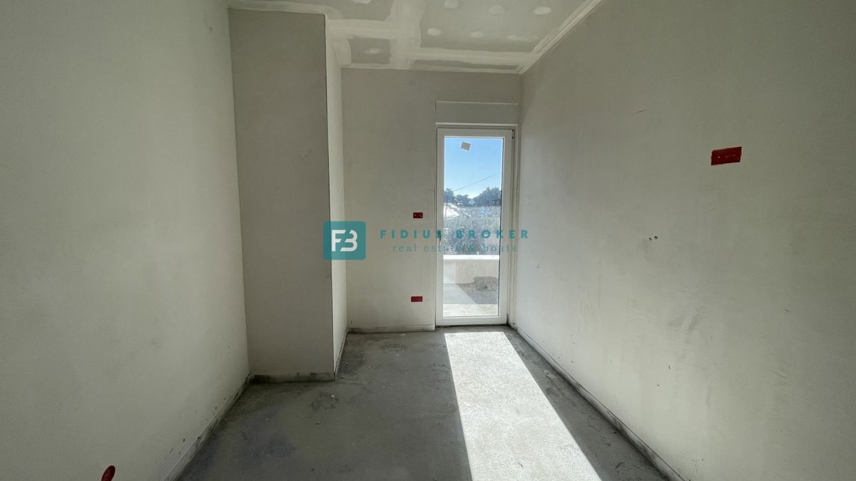 VODICE, novo, luksuzno stanovanje, vrhunska lokacija, 50 m do plaže, 1. nadstropje, terasa, dvigalo