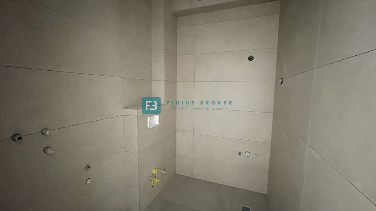 VODICE, novo, luksuzno stanovanje, vrhunska lokacija, 50 m do plaže, 1. nadstropje, terasa, dvigalo