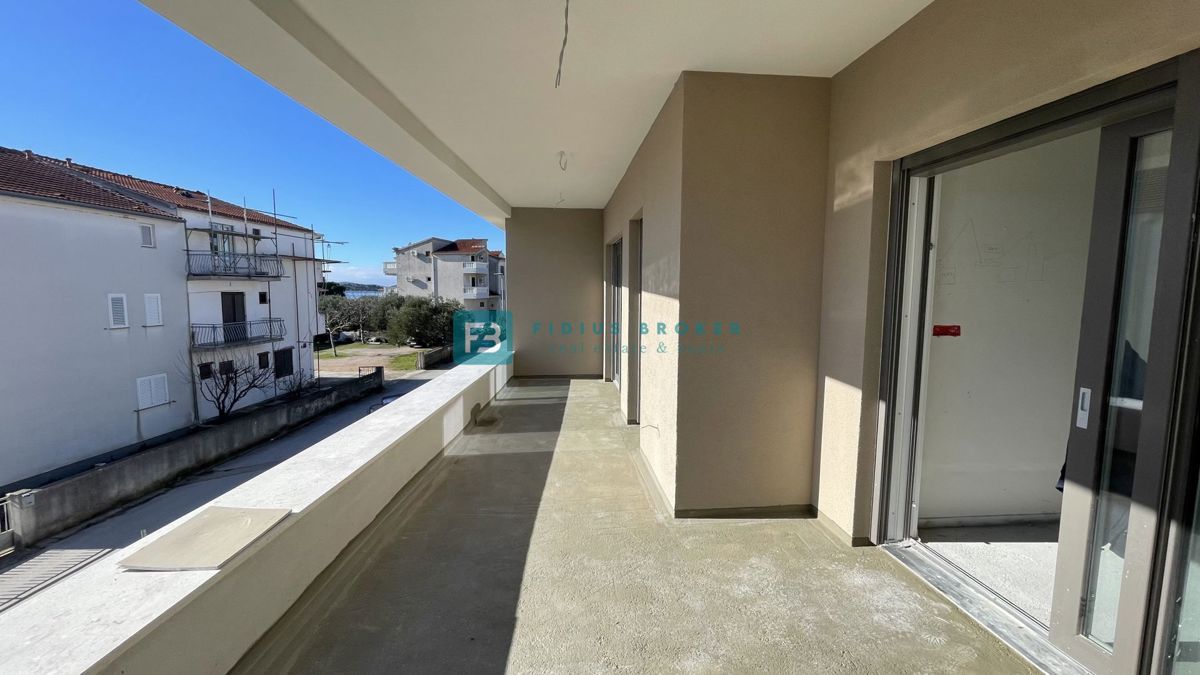 VODICE, novo, luksuzno stanovanje, vrhunska lokacija, 50 m do plaže, 1. nadstropje, terasa, dvigalo