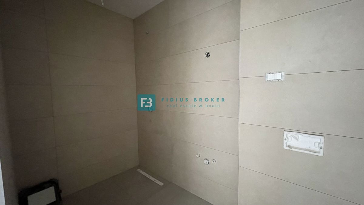 VODICE, novo, luksuzno stanovanje, vrhunska lokacija, 50 m do plaže, 1. nadstropje, terasa, dvigalo