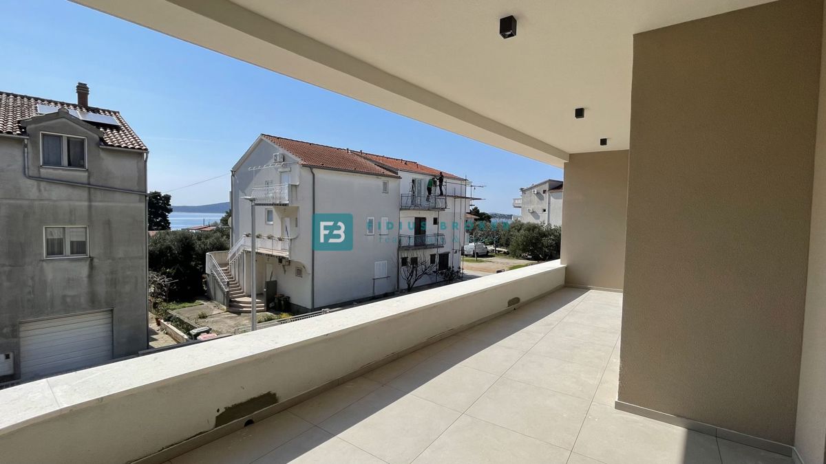 VODICE, novo, luksuzno stanovanje, vrhunska lokacija, 50 m do plaže, 1. nadstropje, terasa, dvigalo
