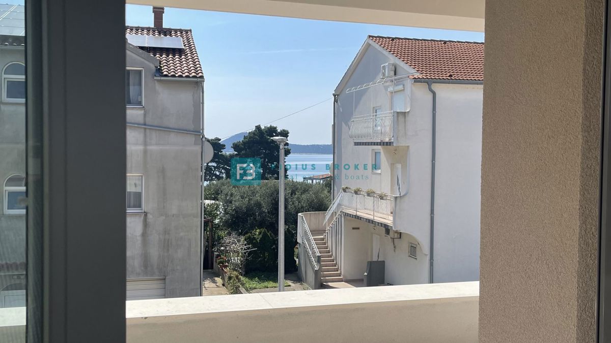 VODICE, novo, luksuzno stanovanje, vrhunska lokacija, 50 m do plaže, 1. nadstropje, terasa, dvigalo