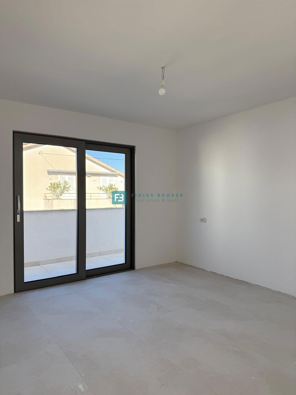 VODICE, moderno stanovanje, 3 spalnice, terasa 54,03 m², 700 m do plaže