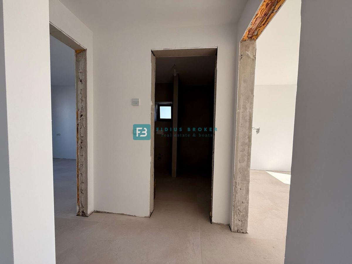 VODICE, moderno stanovanje, 3 spalnice, terasa 54,03 m², 700 m do plaže