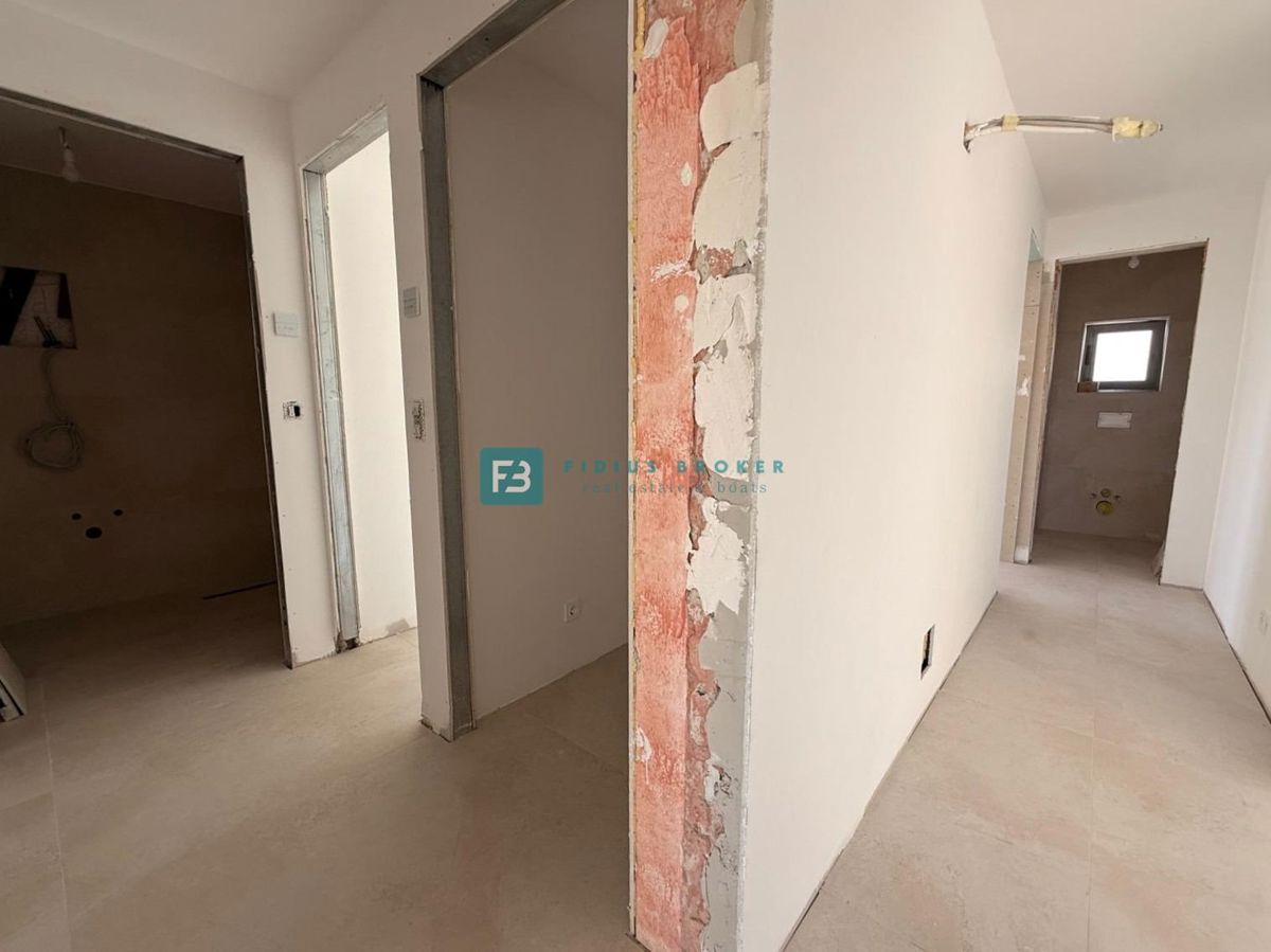 VODICE, moderno stanovanje, 3 spalnice, terasa 54,03 m², 700 m do plaže