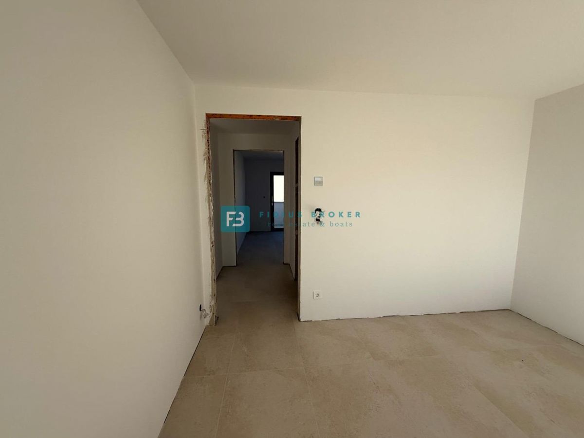 VODICE, moderno stanovanje, 3 spalnice, terasa 54,03 m², 700 m do plaže