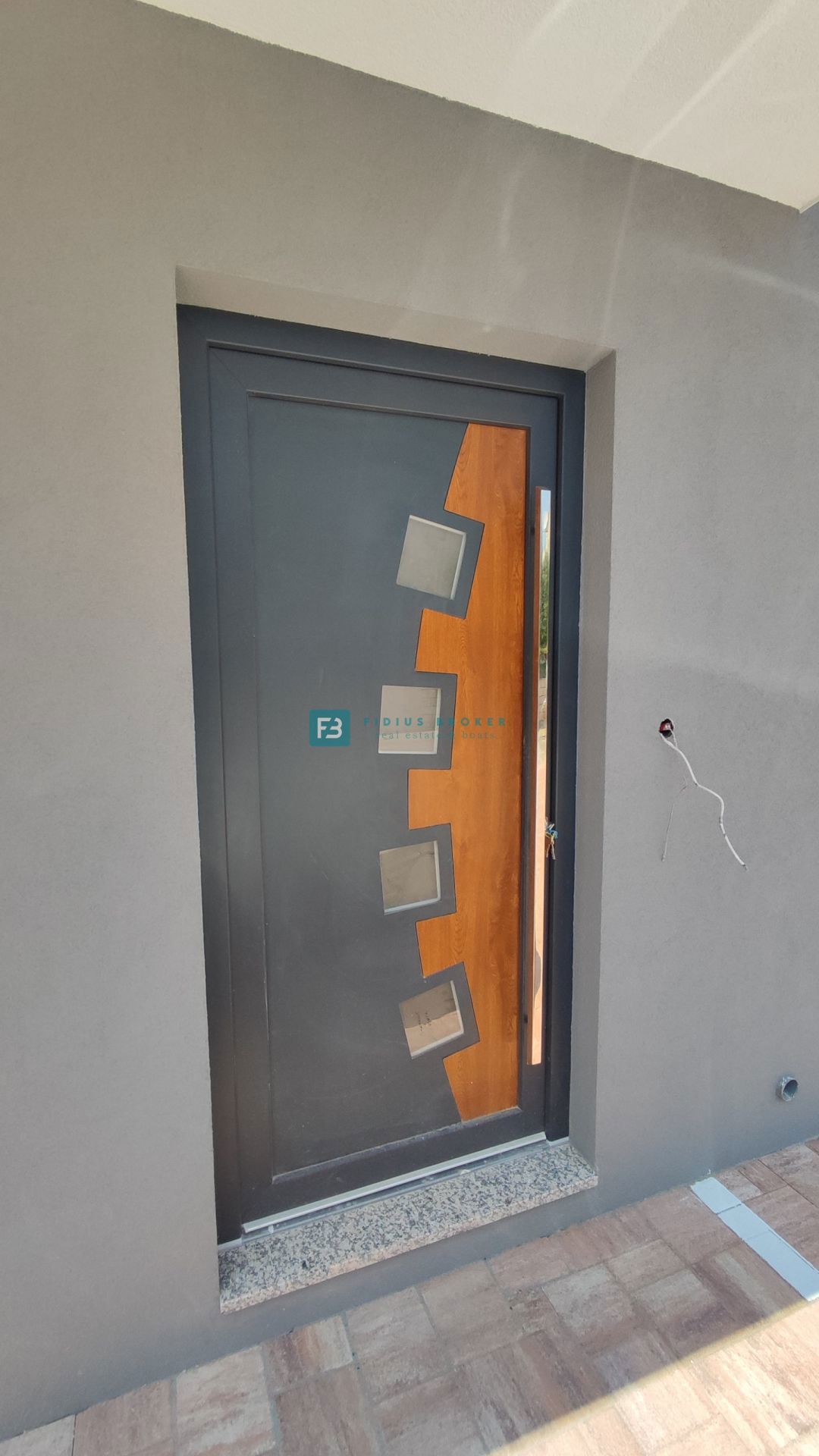 VODICE, neu, 200 m zum Strand, gerade fertiggestellt, Reihenhaus