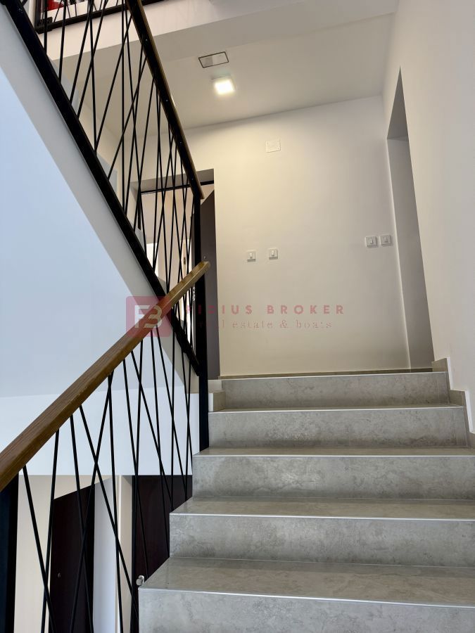 VODICE, novo, moderno opremljeno stanovanje, 1. nadstropje, blizu centra, 2 spalnici