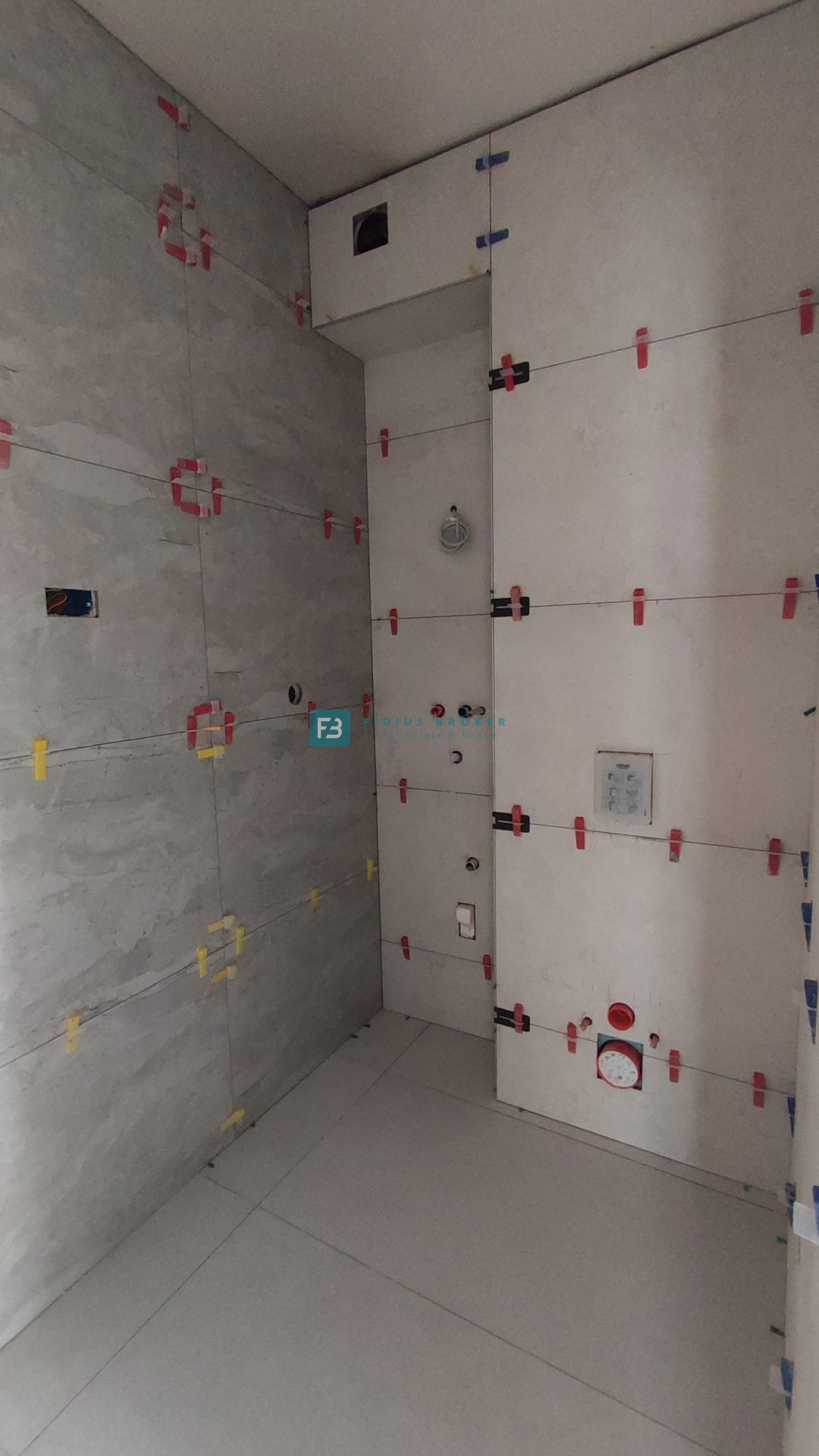 VODICE, novo, 1. nadstropje, 2 spalnici, 650 m do plaže, terasa