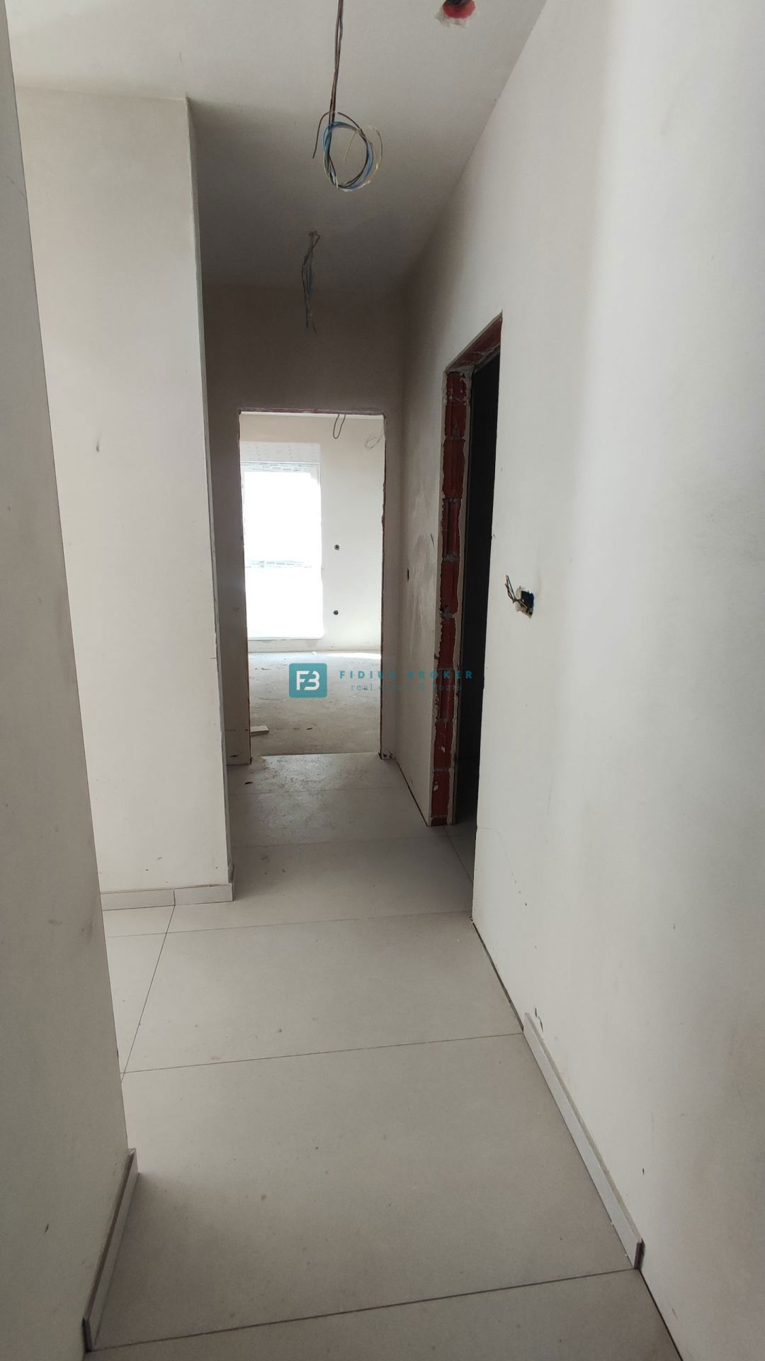 VODICE, novo, 1. nadstropje, 2 spalnici, 650 m do plaže, terasa