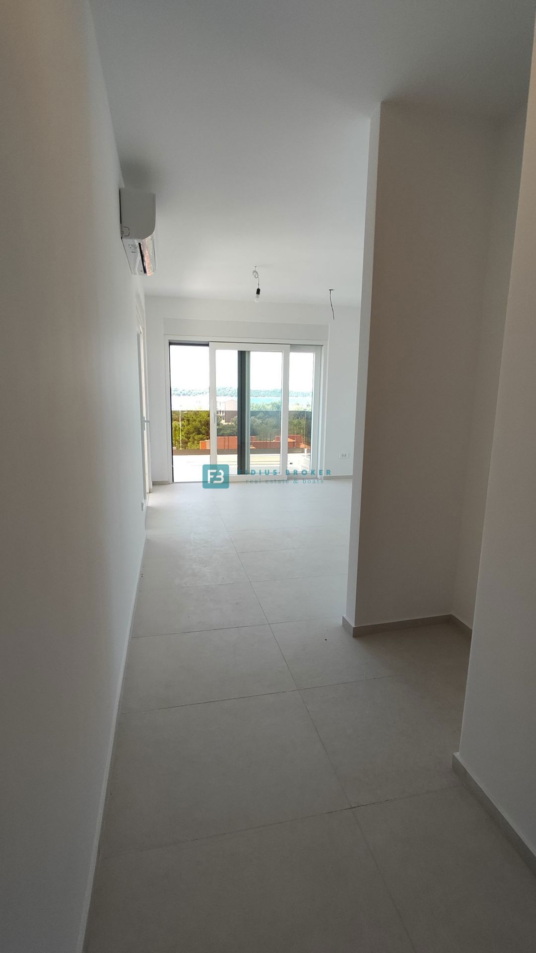 VODICE, novogradnja, 350 m od plaže, 2. nad., pogled na morje