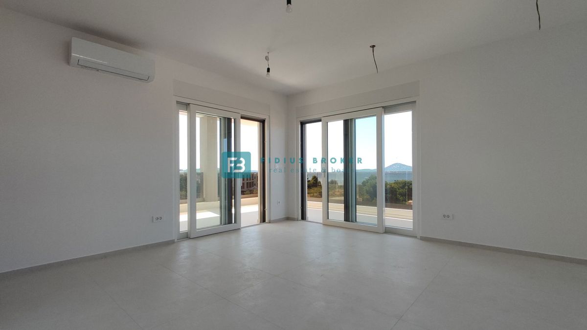 VODICE, novogradnja, 350 m od plaže, 2. nad., pogled na morje