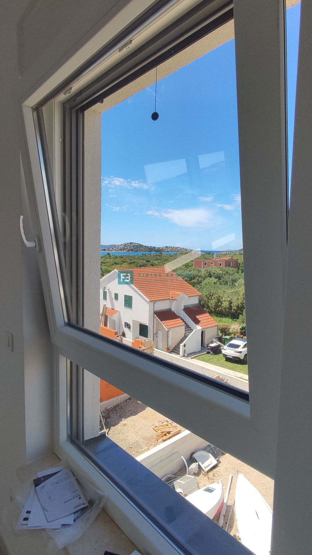 VODICE, novogradnja, 350 m od plaže, 2. nad., pogled na morje