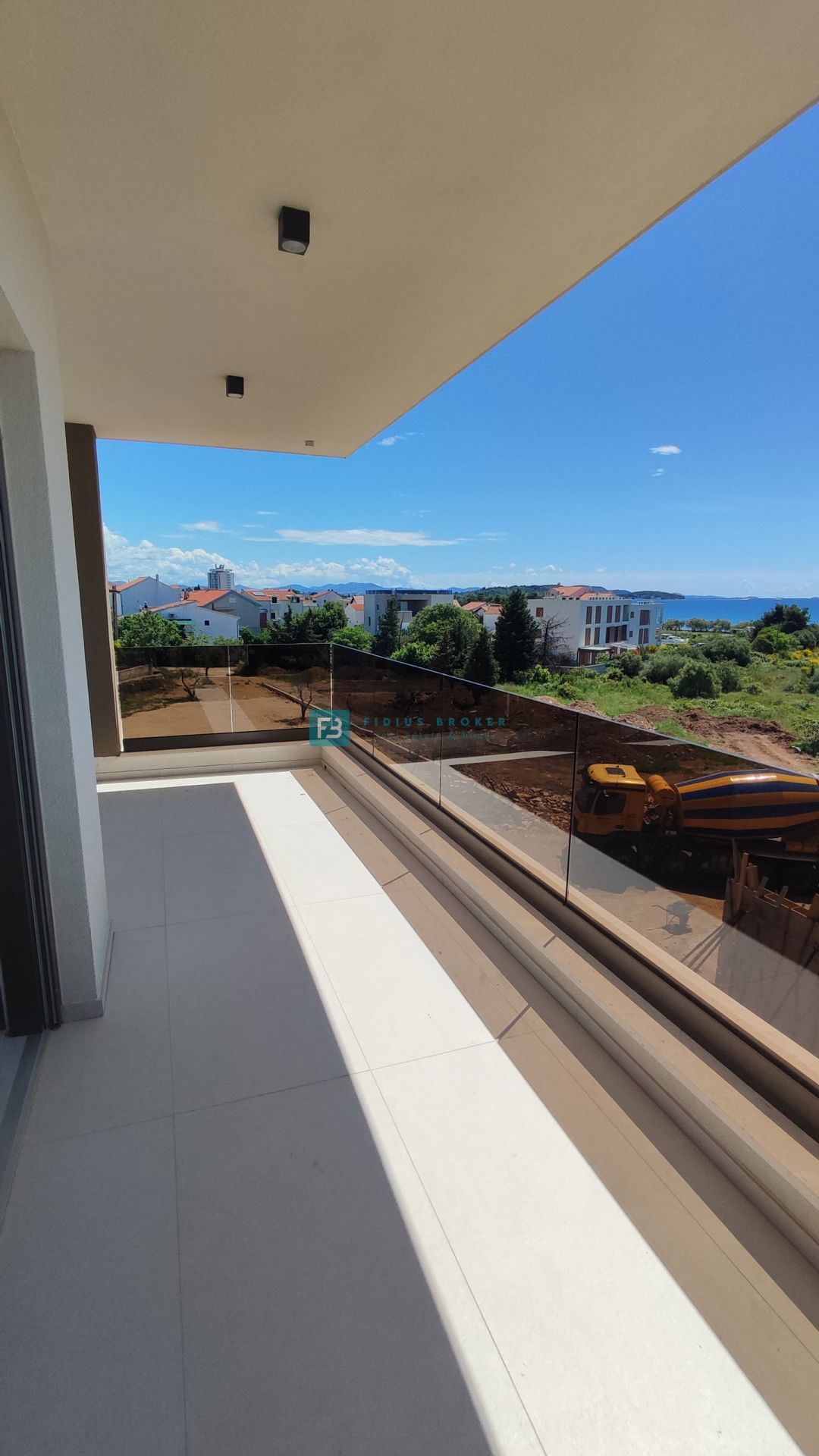 VODICE, novogradnja, 350 m od plaže, 2. nad., pogled na morje