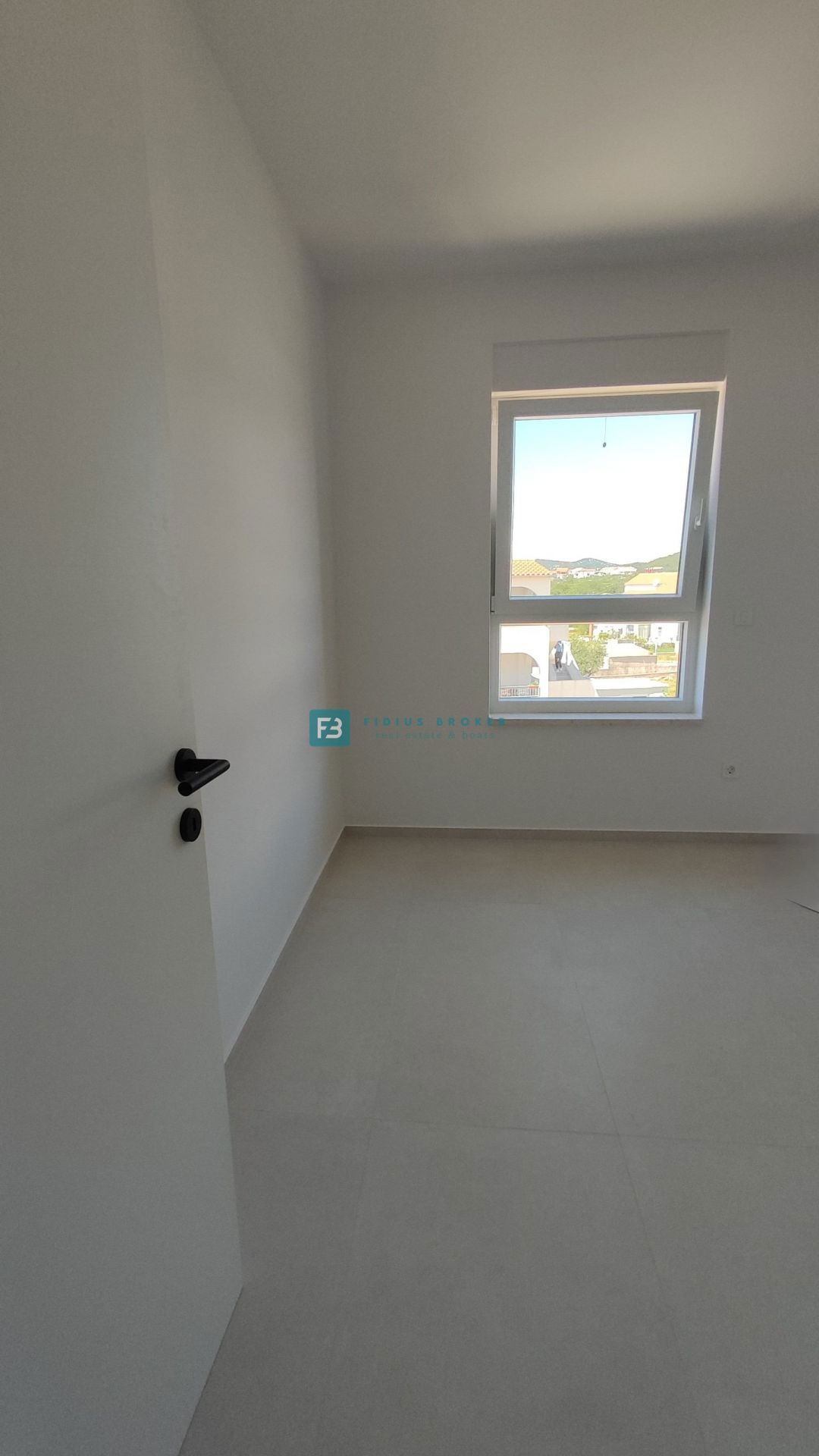 VODICE, novogradnja, 350 m od plaže, 2. nad., pogled na morje