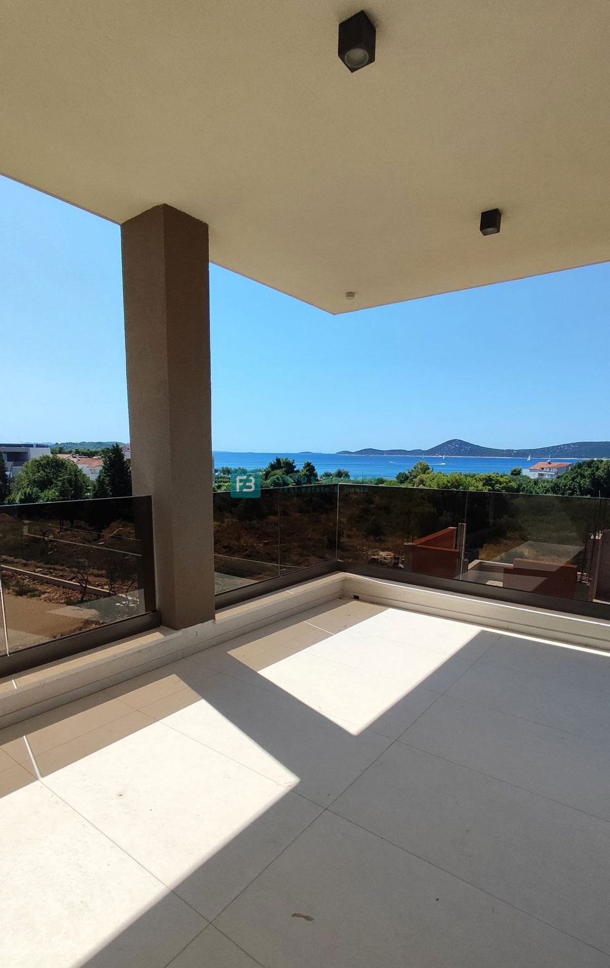 VODICE, novogradnja, 350 m od plaže, 2. nad., pogled na morje