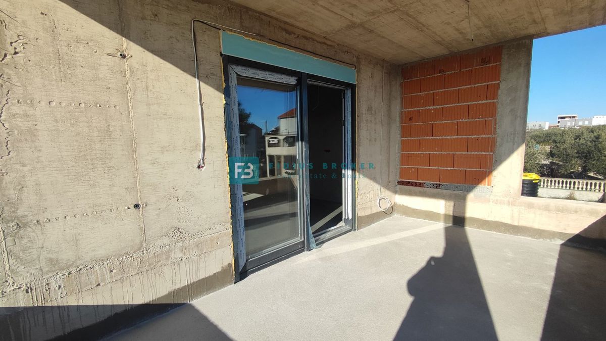 VODICE, novogradnja, moderno stanovanje, terasa, pogled na morje