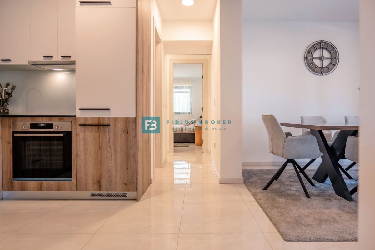 VODICE, novo, moderno stanovanje, 300 m do plaže