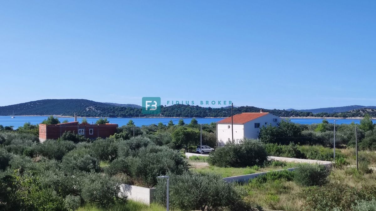 VODICE, novogradnja, 2. nadstropje, 400 m od plaže, pogled na more