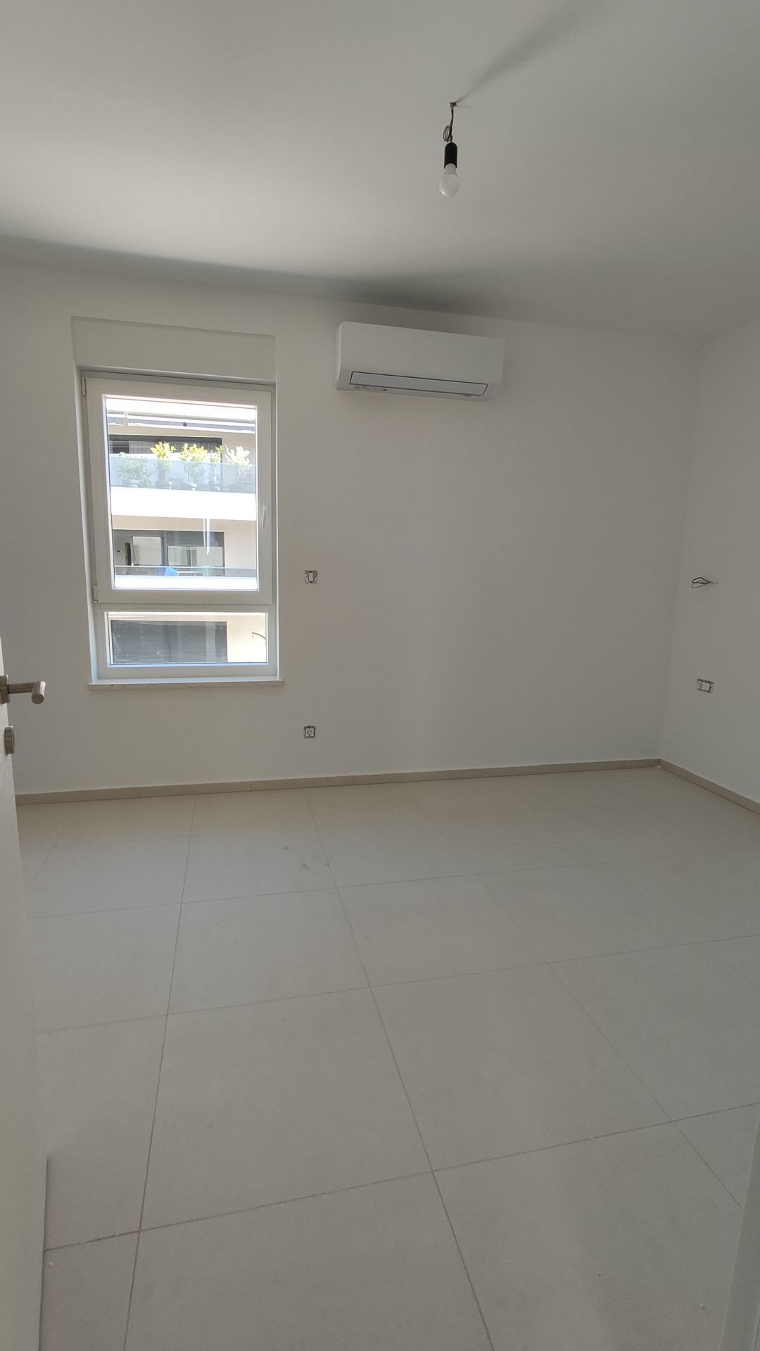 VODICE, novogradnja, 2. nadstropje, 400 m od plaže, pogled na more