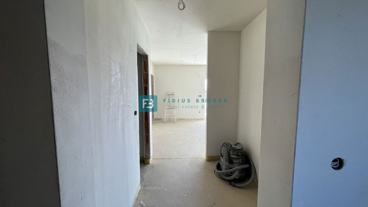 VODICE, novogradnja, 2. nadstropje, pogled na morje, dvigalo, parkirišče, shramba