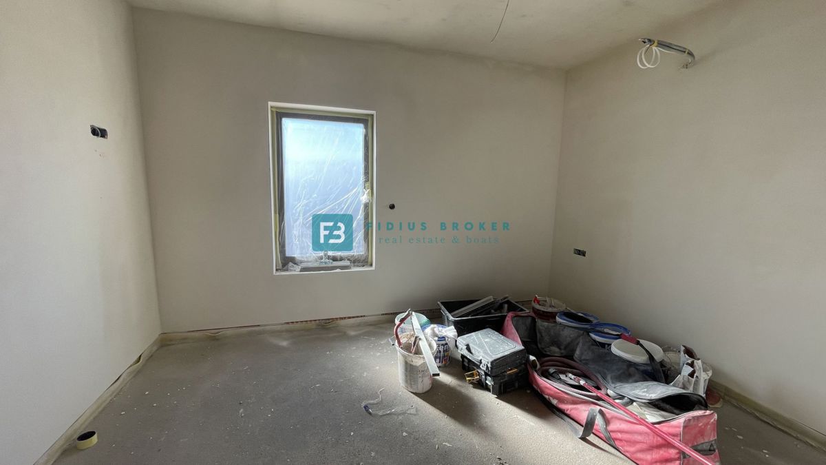 VODICE, novogradnja, 2. nadstropje, pogled na morje, dvigalo, parkirišče, shramba