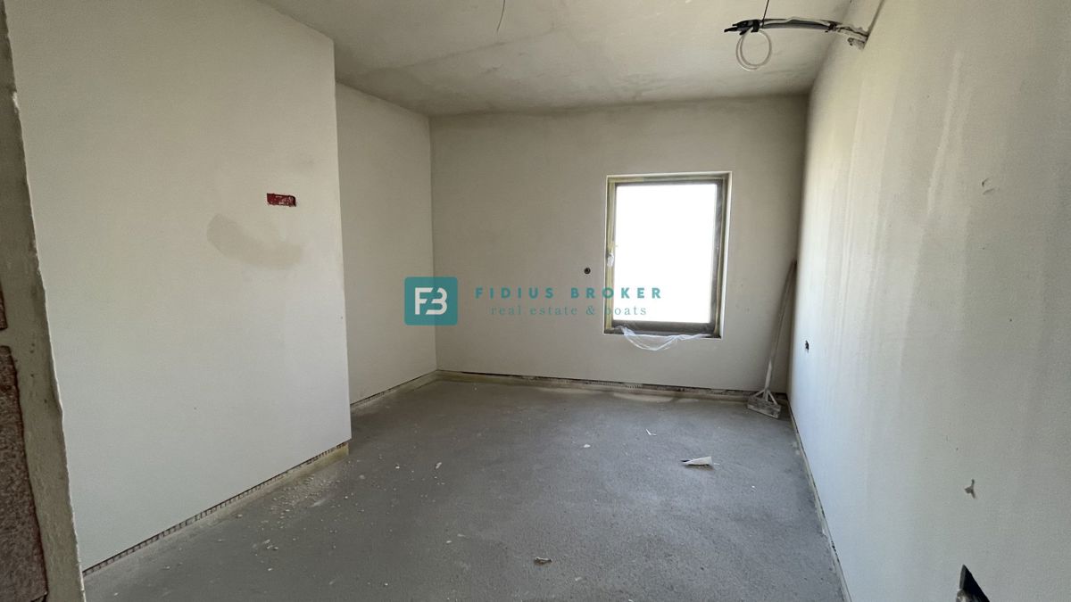 VODICE, novogradnja, 2. nadstropje, pogled na morje, dvigalo, parkirišče, shramba