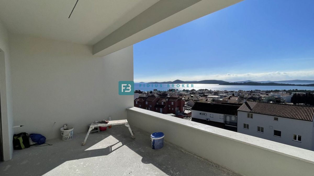 VODICE, novogradnja, 2. nadstropje, pogled na morje, dvigalo, parkirišče, shramba