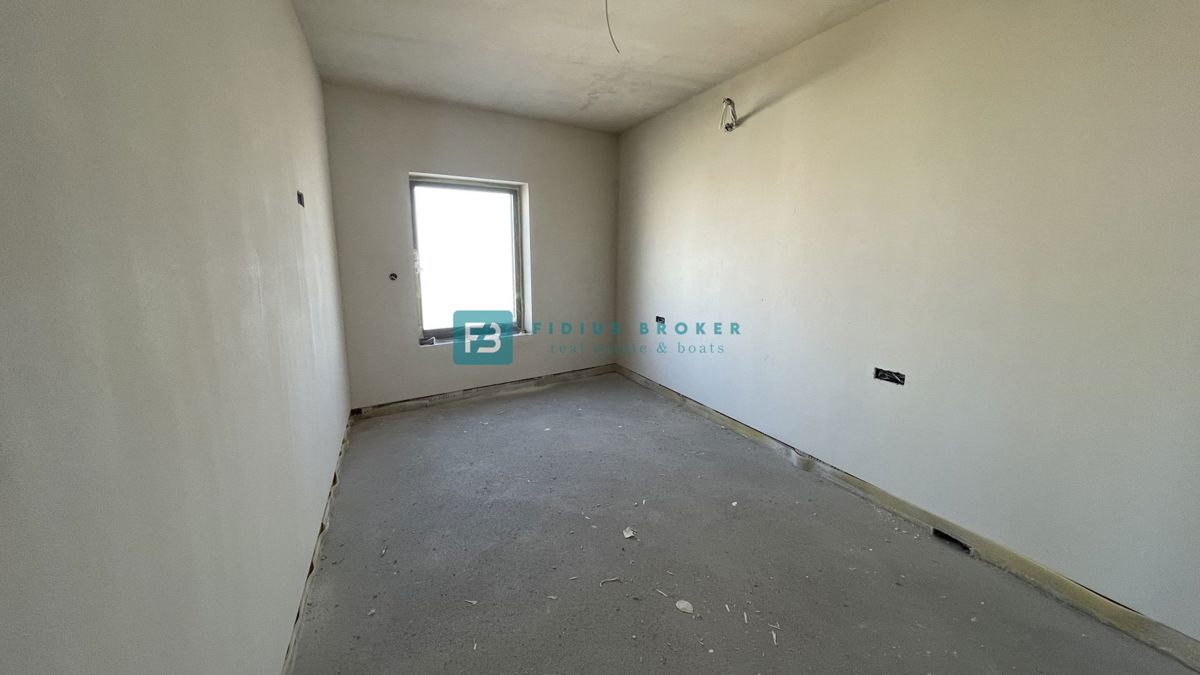 VODICE, novogradnja, 2. nadstropje, pogled na morje, dvigalo, parkirišče, shramba