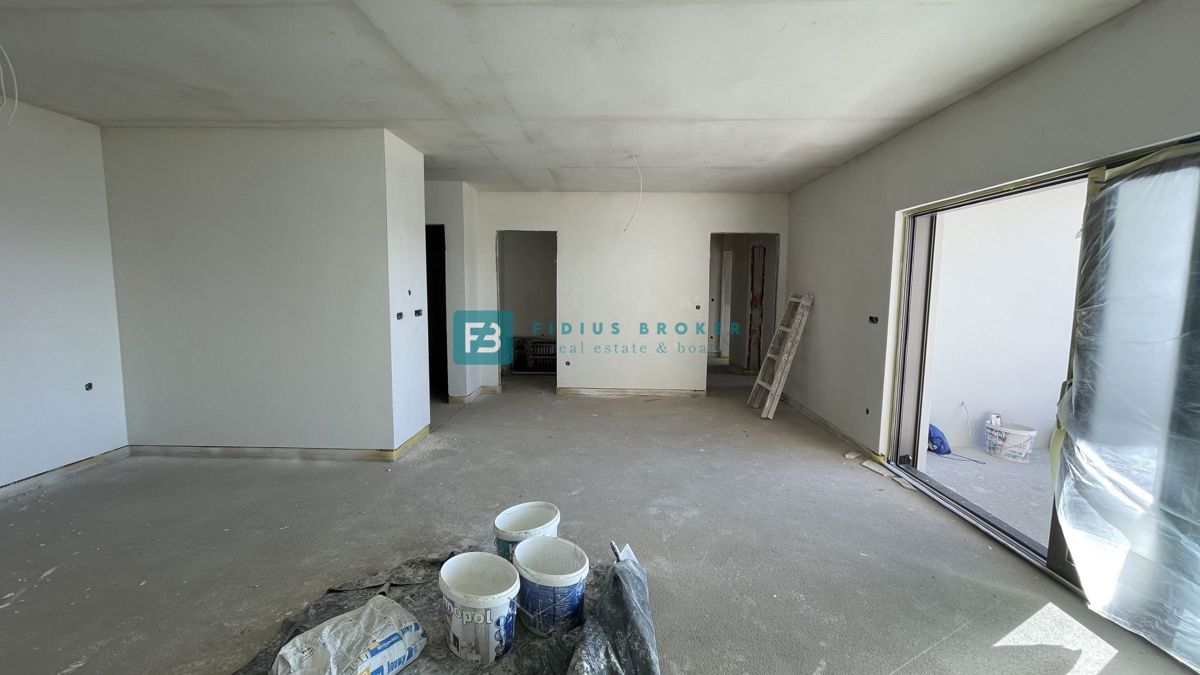 VODICE, novogradnja, 2. nadstropje, pogled na morje, dvigalo, parkirišče, shramba