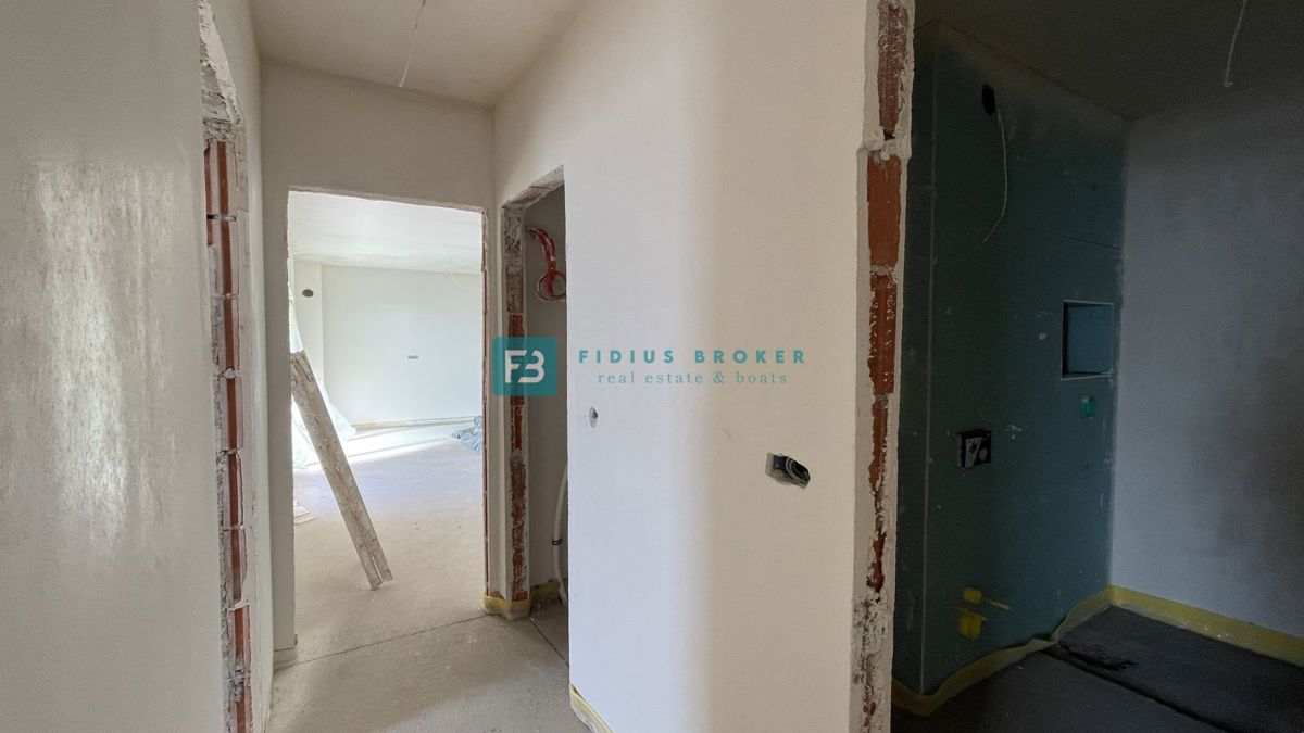 VODICE, novogradnja, 2. nadstropje, pogled na morje, dvigalo, parkirišče, shramba