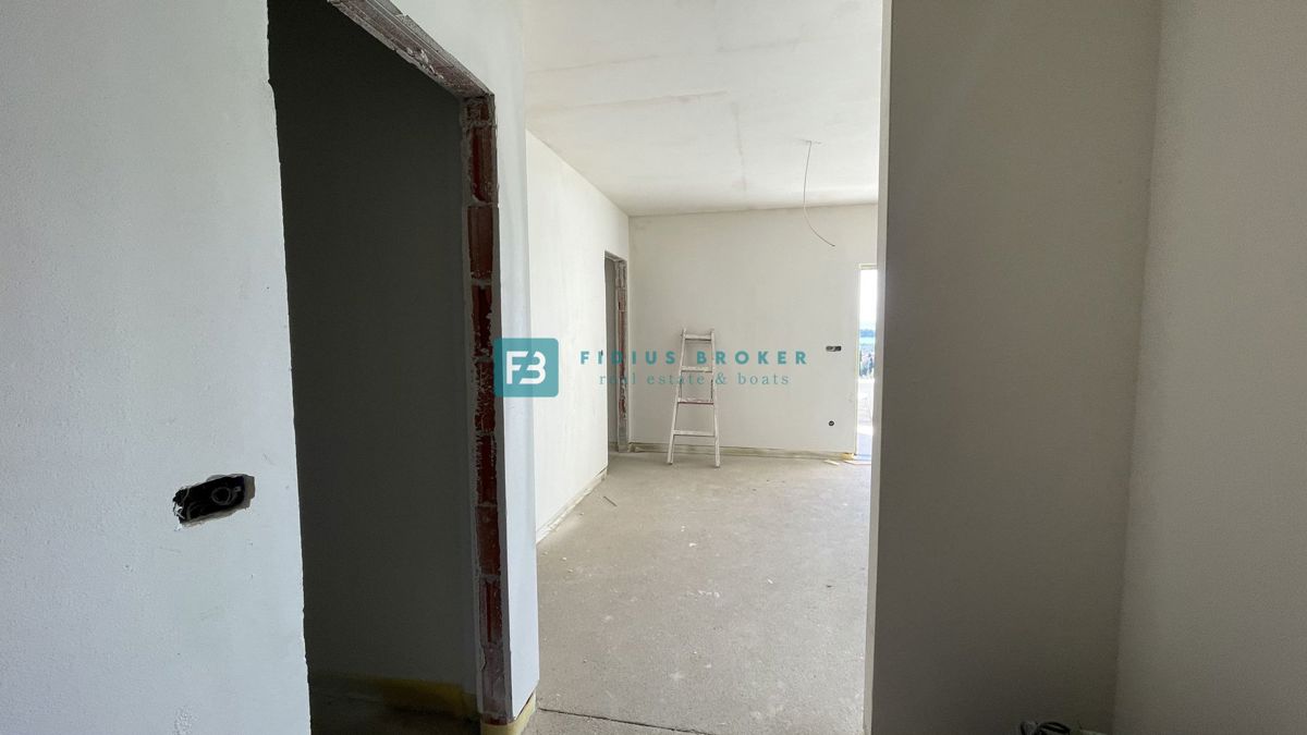 VODICE, novogradnja, 2. nadstropje, pogled na morje, dvigalo, parkirišče, shramba