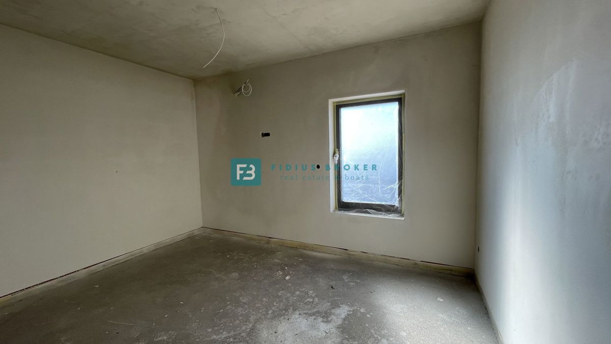 VODICE, novogradnja, 2. nadstropje, pogled na morje, dvigalo, parkirišče, shramba